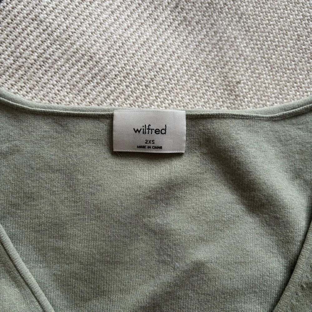 ❤️SOLD❤️ Aritzia cropped cardigan - Picture 2 of 3